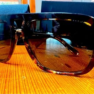 D&G sunglasses women's like new bought new at holt Renfrew Vancouver